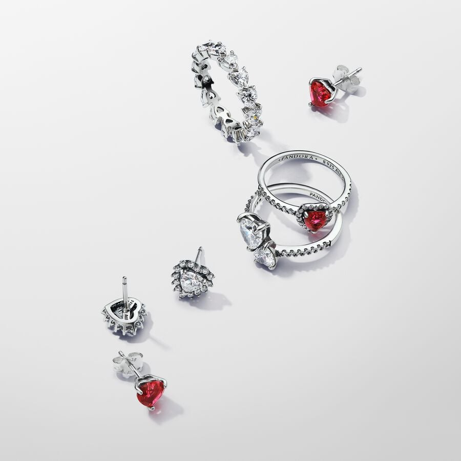 BAGUE ÉTERNITÉ AVEC RANGÉE DE COEURS Pandora JONC À COEURS
